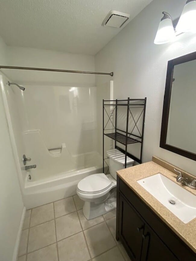 Building Photo - Super Cute 3 Bedroom Home Coming Soon!