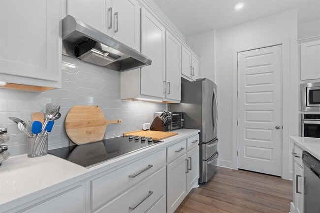 Building Photo - 16913 Adoro Dr