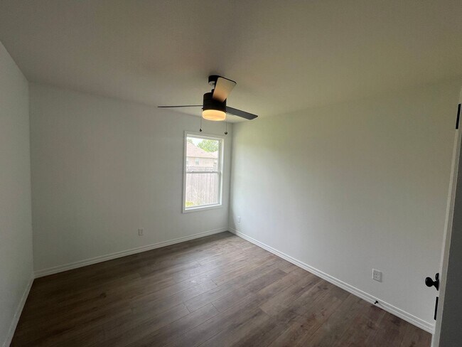 Building Photo - BRAND-NEW 3-bedroom, 2-bath, 3-car garage ...