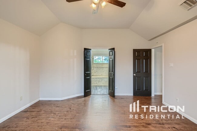 Building Photo - 3416 Tulip Ln