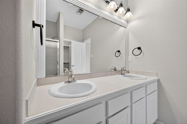 Building Photo - 16 Regency Pt