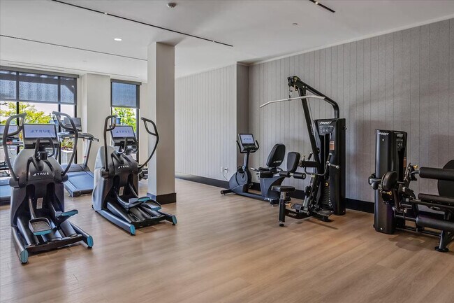 Building Photo - 365 Terhune Rd