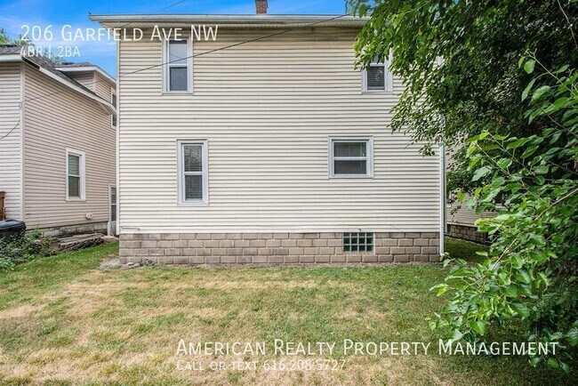 Building Photo - 206 Garfield Ave NW