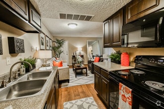 Building Photo - Oaks at Greenview