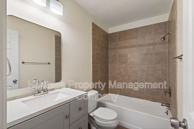 Building Photo - 609 Oak Park Dr