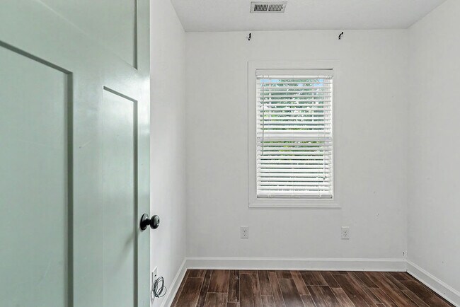 Building Photo - 105 Kenan Lp