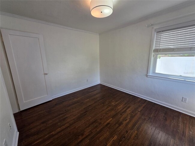 Building Photo - 775 20th Ave N