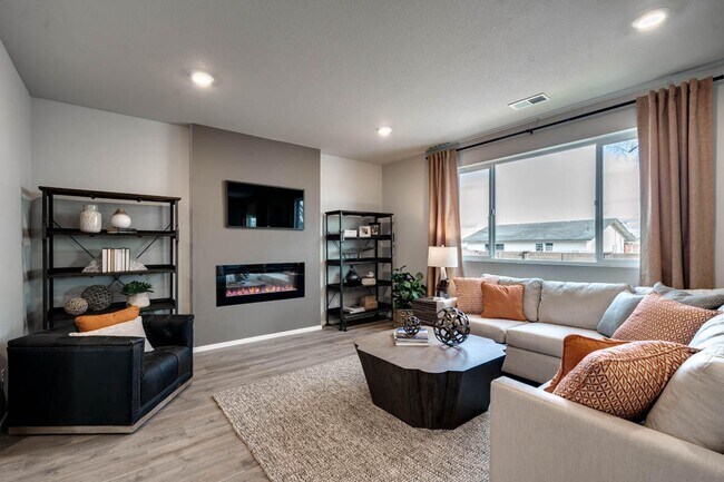 Building Photo - Modern 4 bedroom with den and neighborhood pool!