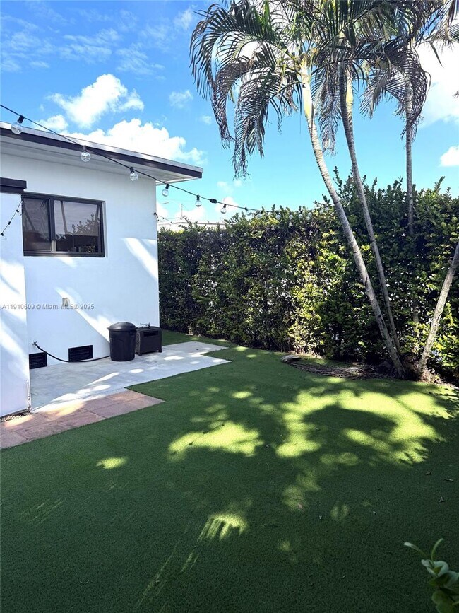 Building Photo - 1241 SW 30th Pl