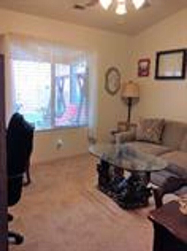 Building Photo - Snow Canyon Home!