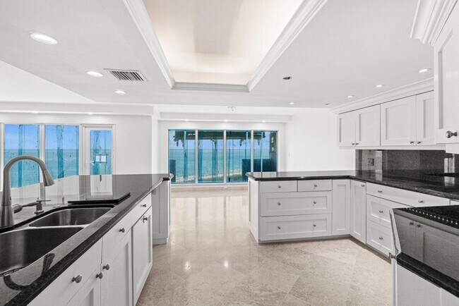 Building Photo - 4301 N Ocean Blvd