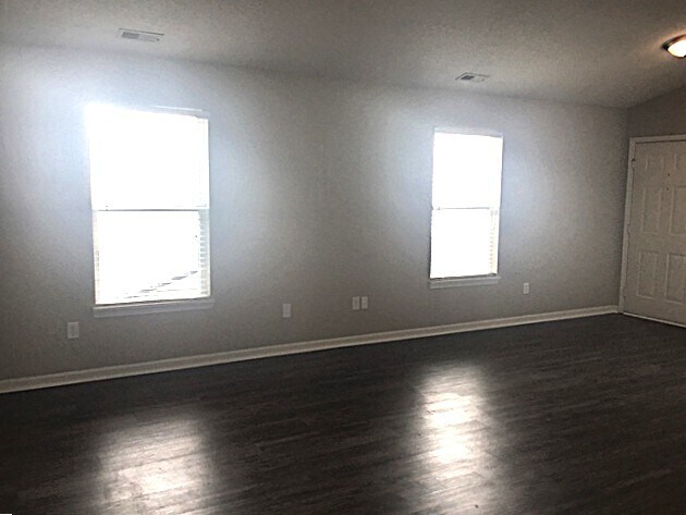 Building Photo - 15401 Ten Point Dr