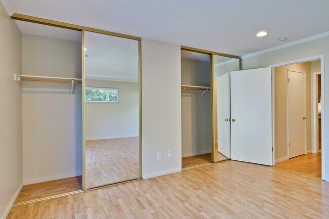 Building Photo - Excellent 4 bed 2.5 Bath Single Family Home!