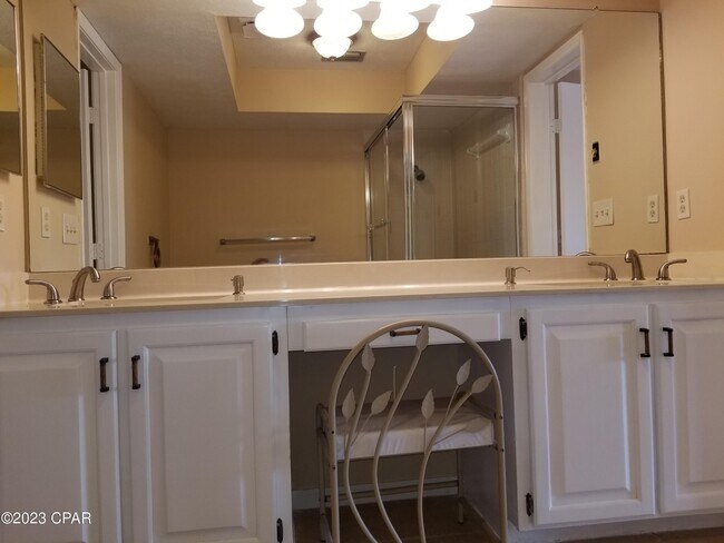 Building Photo - 7129 S Lagoon Dr