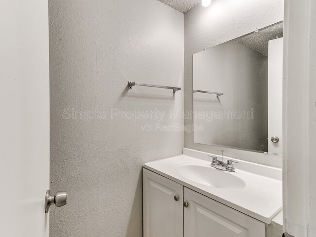 Building Photo - 8510 Candlewood Dr