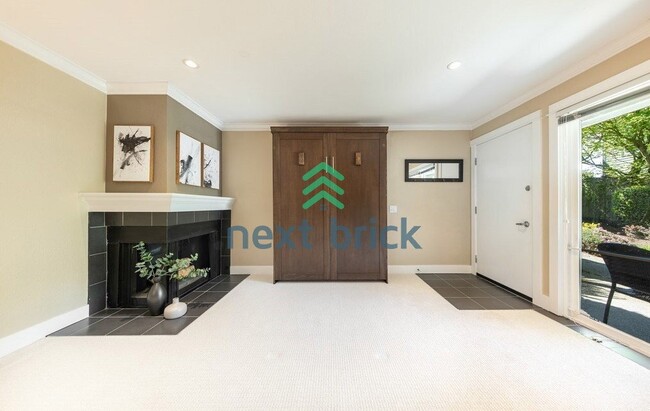 Building Photo - Waterfront Studio Kirkland Available for Rent!