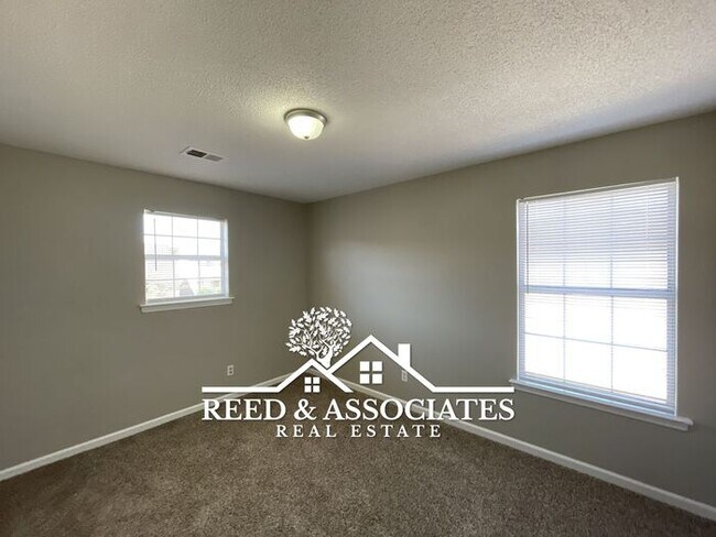 Building Photo - 4686 Royal View Dr