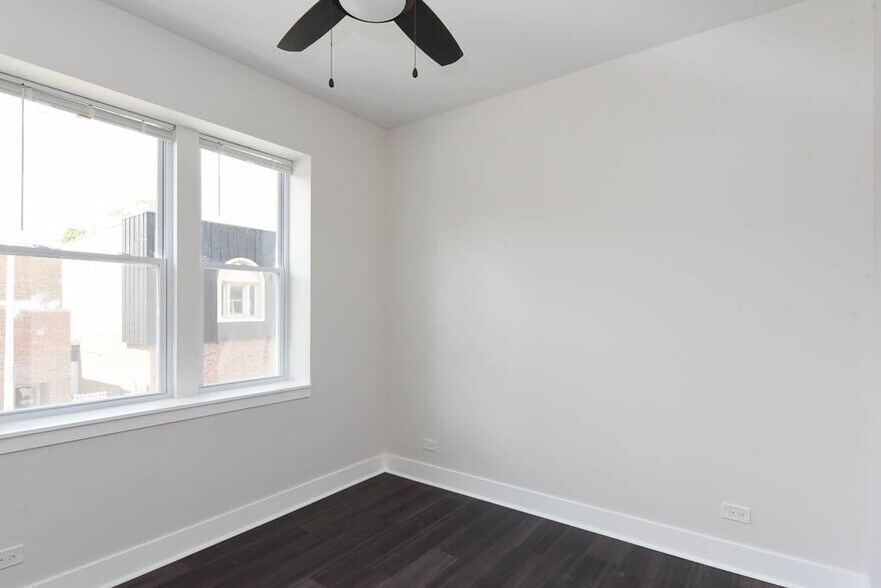 Building Photo - 4365 N Elston Ave