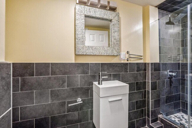 Building Photo - 44 Sandy Hollow Rd