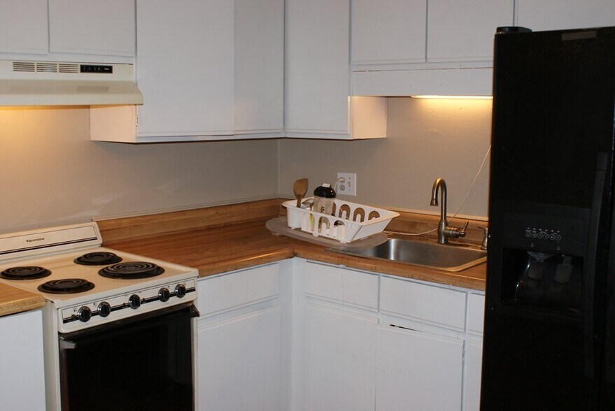 Building Photo - 250 Spring Cir