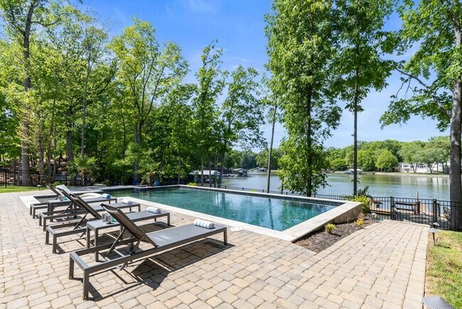Building Photo - Northshore Landing