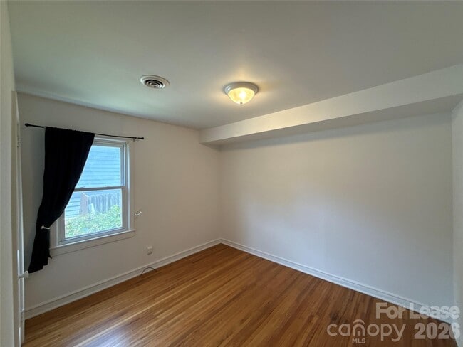 Building Photo - 419 Greystone Rd