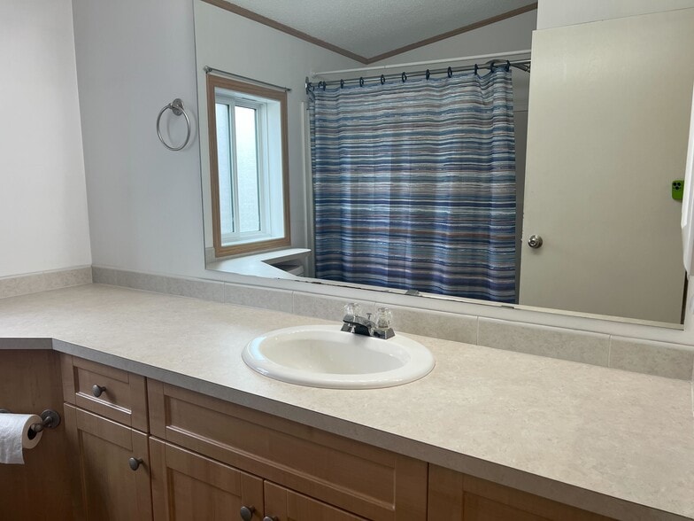 Building Photo - 1200 Lincoln St