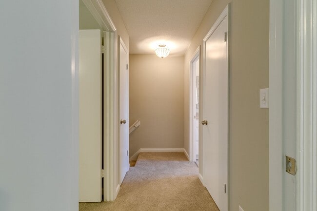 Building Photo - 1027 Chickasaw Trail