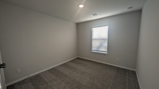 Building Photo - 411 Sandall St