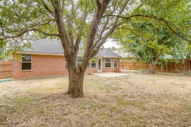 Building Photo - 1512 Clover Ln