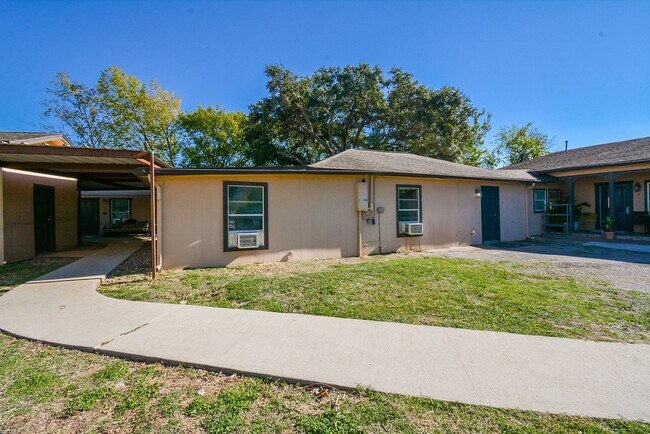 Building Photo - 2118 Thonig Rd