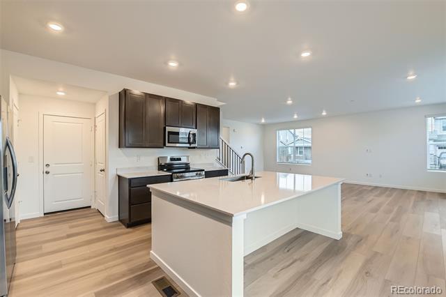 Building Photo - 4858 Astor Pl