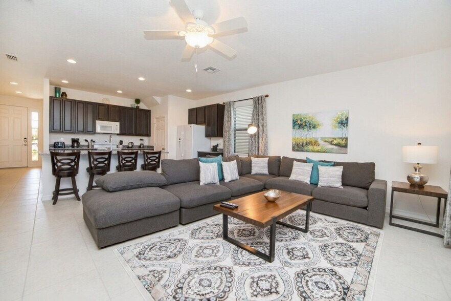 Building Photo - 2305 Victoria Dr