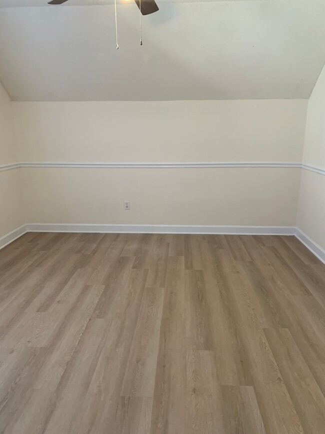 Building Photo - MOVE IN TODAY WITH NEW RENT AMOUNT! 717 St...