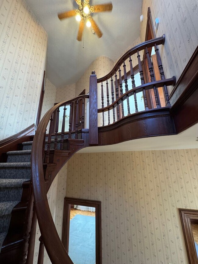 Building Photo - 801 Summer St