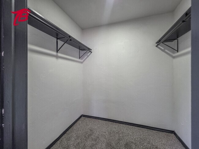 Building Photo - Charming 4-Bedroom Home with Spacious Yard