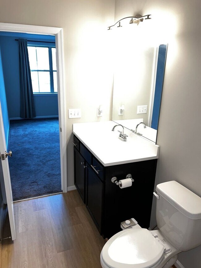 Building Photo - Modern Comfort & Style in a Prime Location...