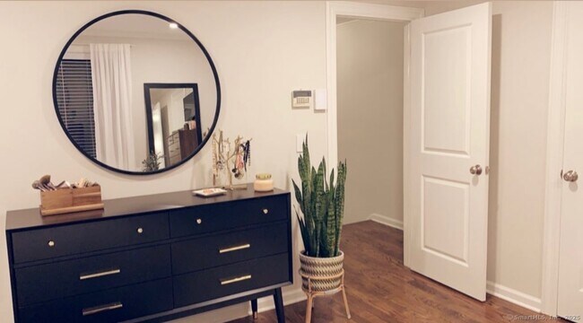 Building Photo - 10 Mead St