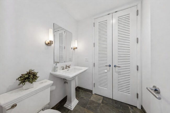 Building Photo - 401 N Wabash Ave