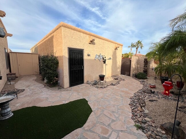 Building Photo - FURNISHED 3 BEDROOM HOME IN TOWN WITH POOL ACCESS!