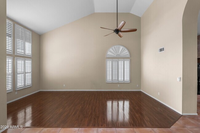 Building Photo - 1227 E Glenhaven Dr
