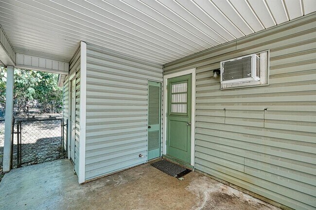 Building Photo - 4906 Gladeview Dr