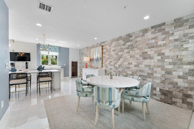 Building Photo - 57 Isle of Venice Dr