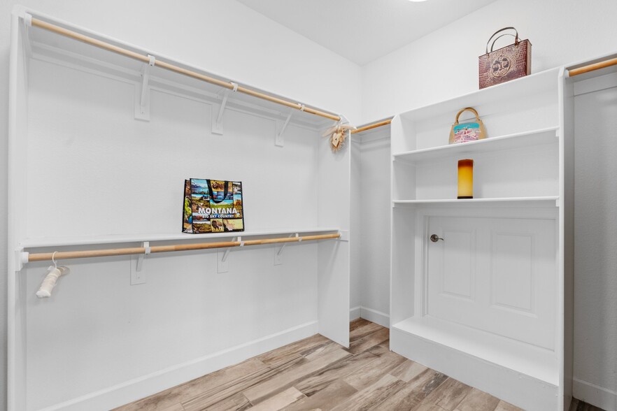 Building Photo - 377 Silver Ridge Dr