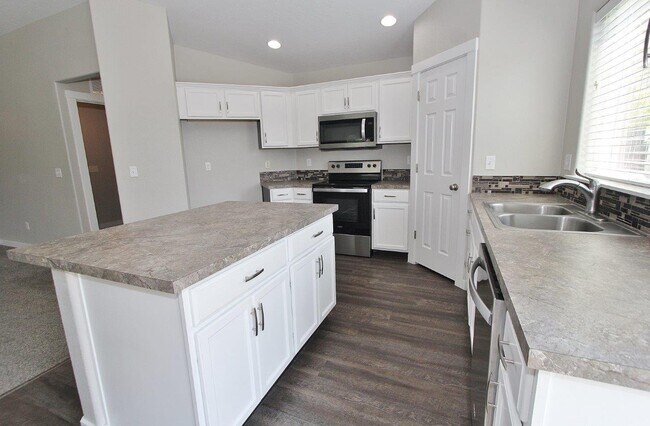 Building Photo - 2897 W Jayton Dr