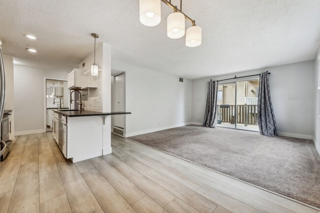 Building Photo - Charming 2BR Condo in Denver