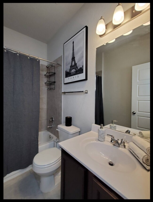 Building Photo - Modern 3-Bed Home with Island Kitchen, Private Patio, and Fenced Yard in Converse
