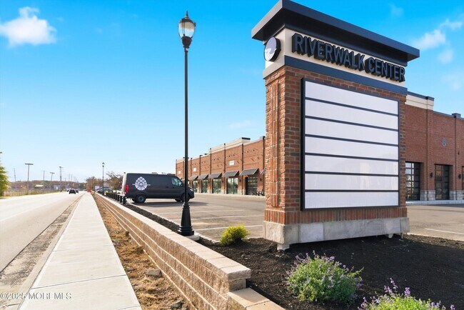 Building Photo - 4 Barton Ave