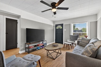 Building Photo - 8821 Kendale Dr