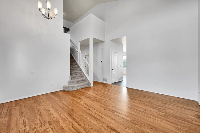 Building Photo - $2,995, 4 bed, 3.5 bath, located in Monume...